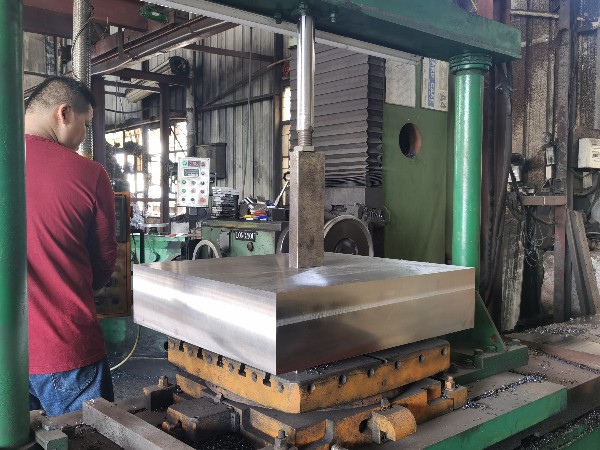 Single-sided finishing milling scene
