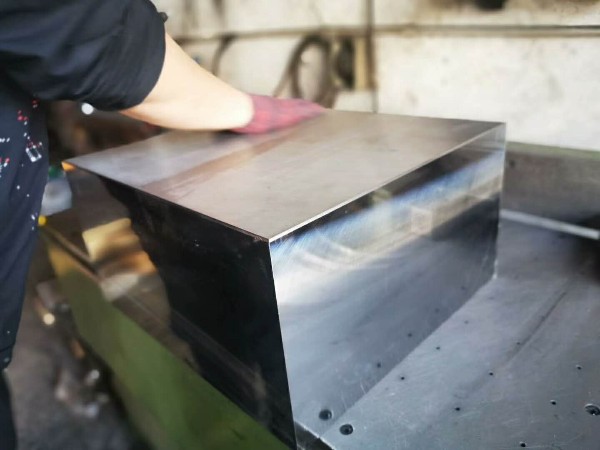 Mold steel chamfering